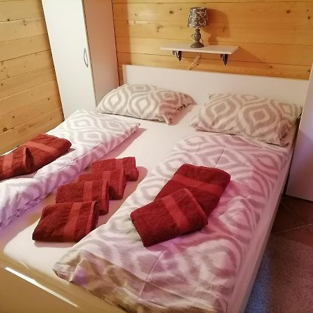 Apartma Suzy Pobegi Zewnętrze zdjęcie